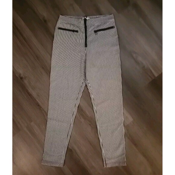 Women's Urban Outfitters Pants Black White Checkered  Size 10 Front Zip Pockets - Picture 6 of 7